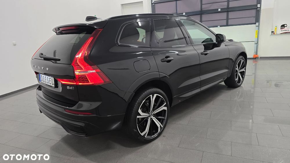 Volvo XC 60 B4 D AWD Ultimate Dark - 2