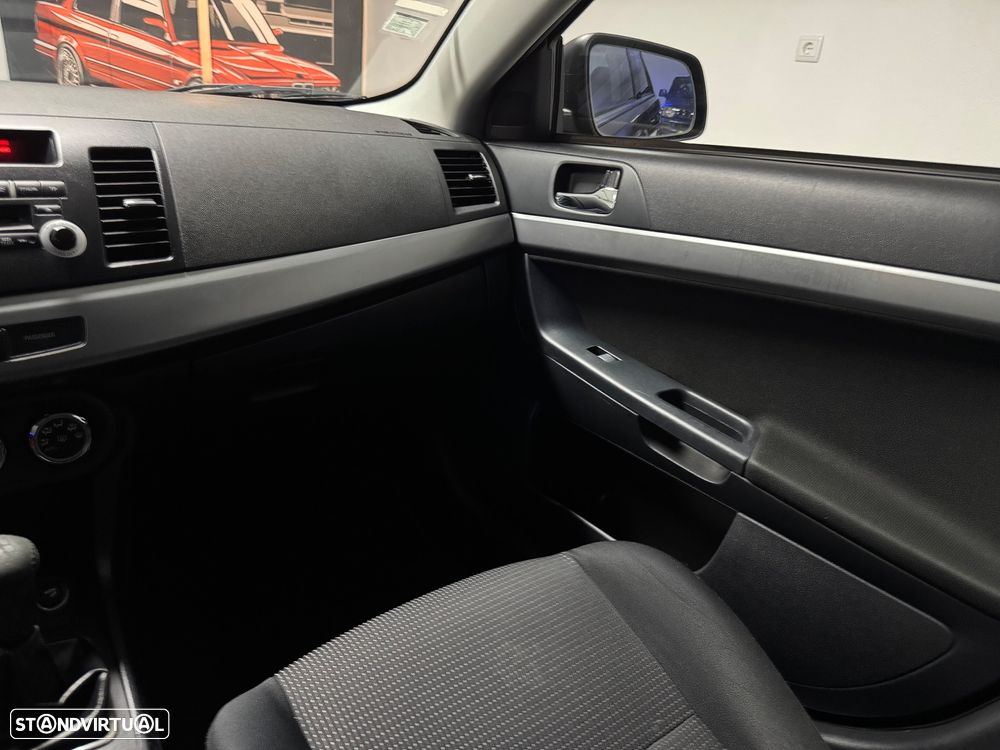 Mitsubishi Lancer Sportback 1.6 Invite Black Edition ClearTec - 10