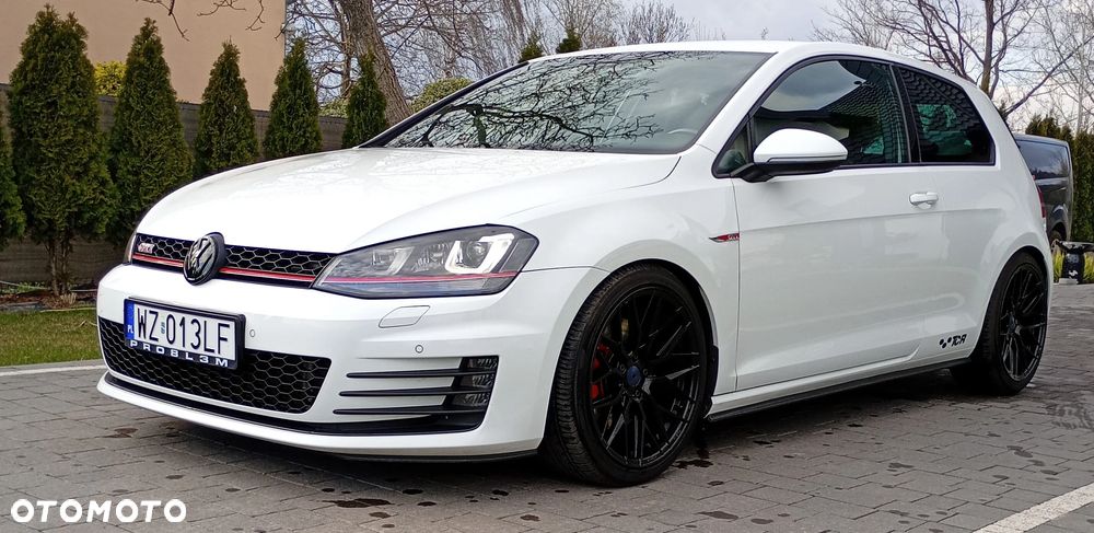 Volkswagen Golf - 2