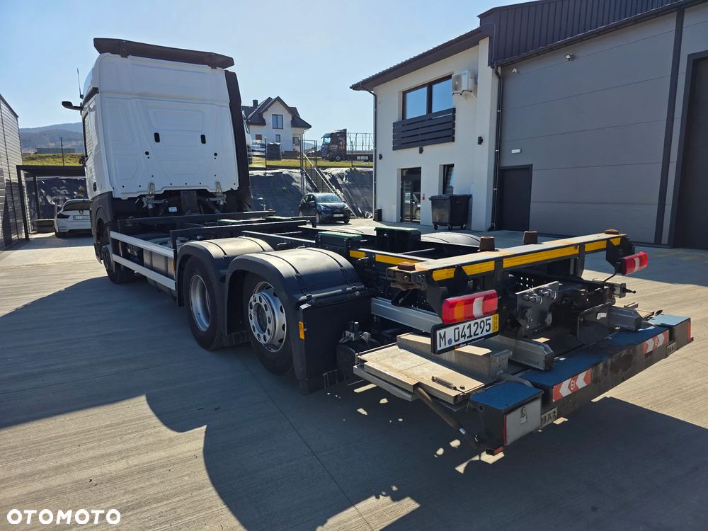 Mercedes-Benz ACTROS - 8