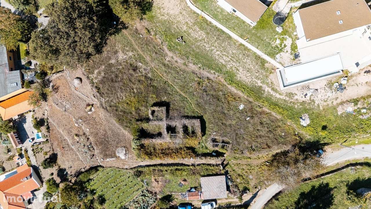 Ruína com terreno em Paredes de Coura - Grande imagem: 3/23