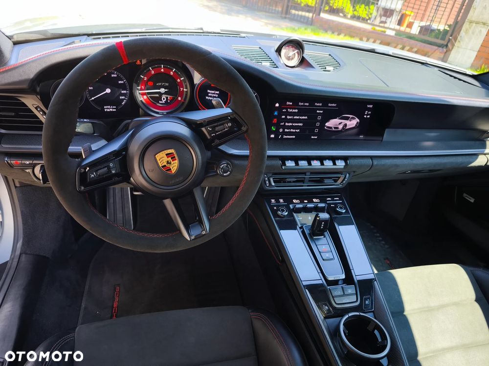 Porsche 911 Carrera GTS PDK - 30