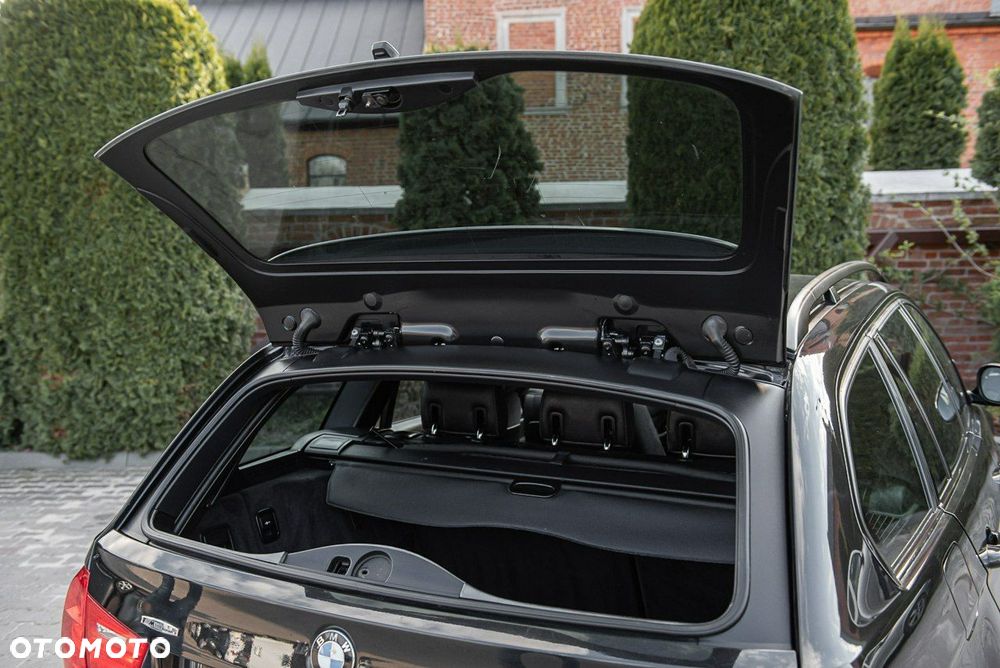 BMW Seria 3 320d Efficient Dynamics Sport Line shadow - 28