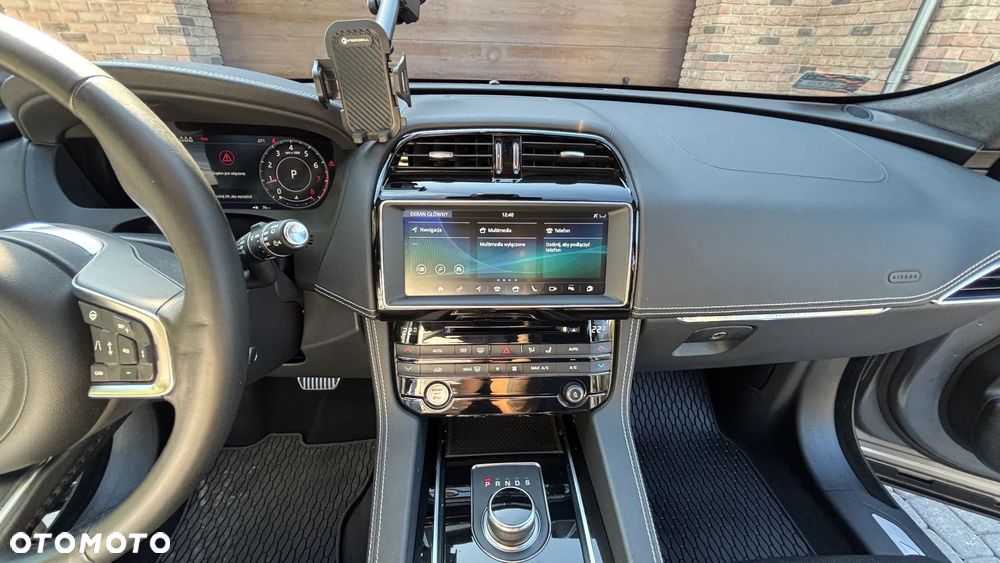 Jaguar F-Pace - 18