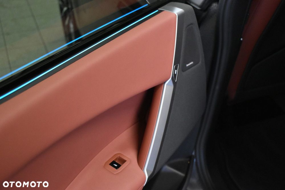 BMW iX - 22