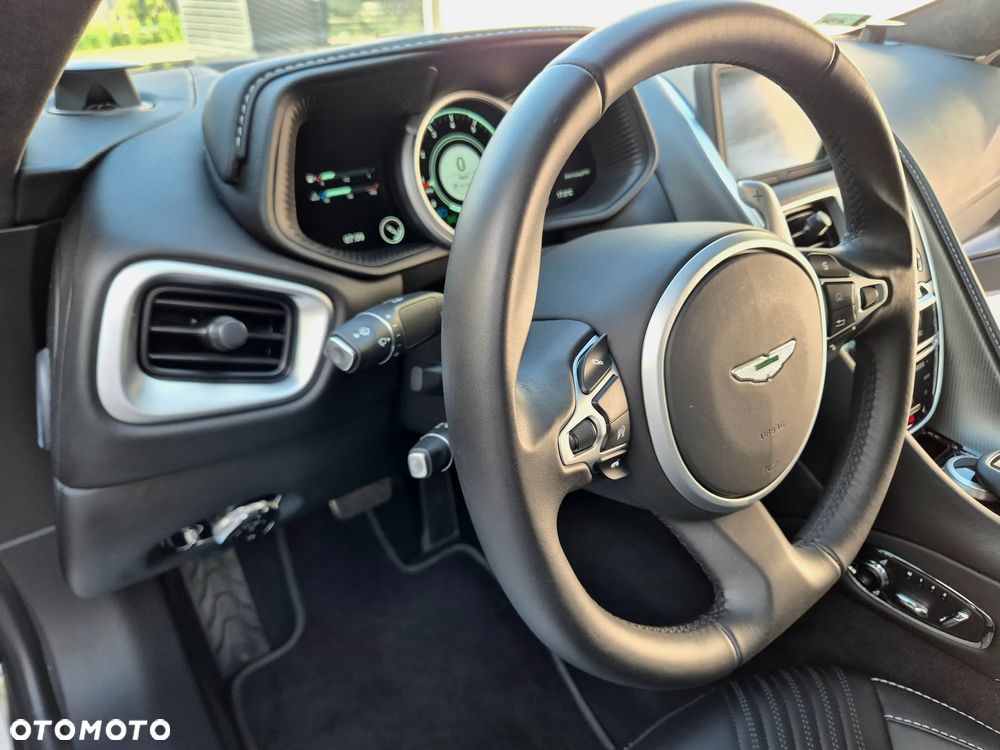 Aston Martin DB11 - 24