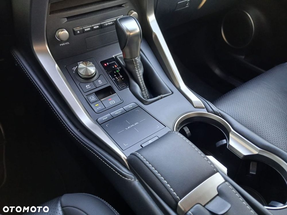 Lexus NX 300h F Impression AWD - 26