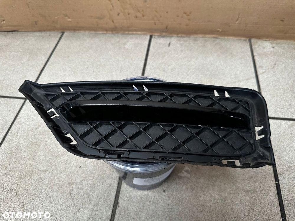 BMW X1 E84 X-LINE LEWA KRATKA ZDERZAKA ZAŚLEPKA 51117303757 K118/1280 - 2