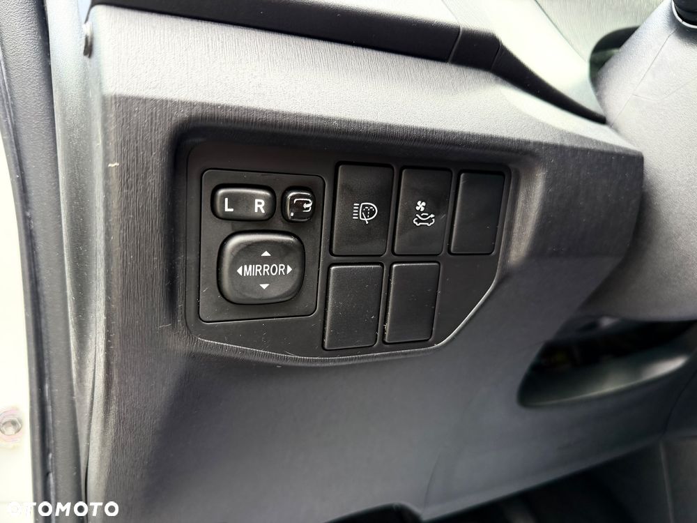 Toyota Prius 1.8 HSD Premium - 25