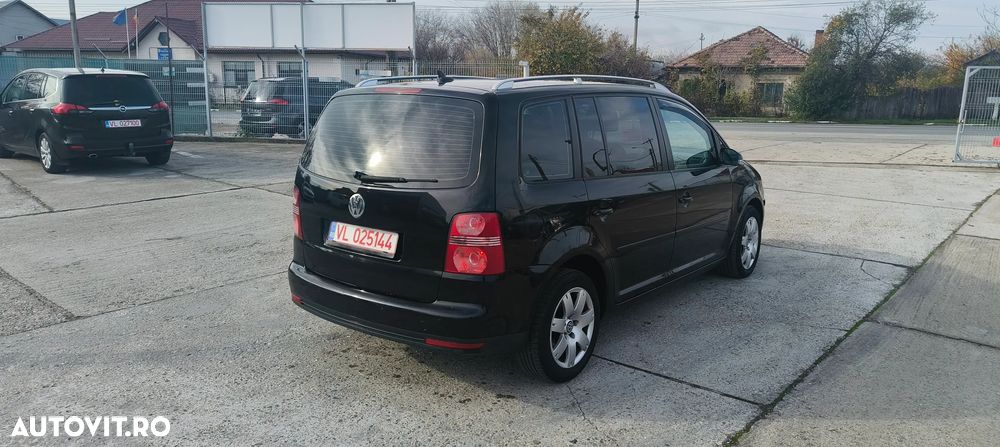 Volkswagen Touran 1.9 TDI DPF DSG Trendline - 6