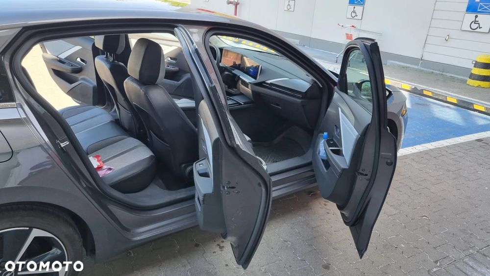 Opel Astra 1.2 T Elegance S&S - 23