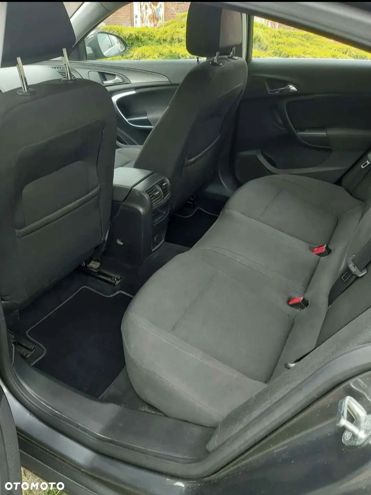 Opel Insignia 1.8 - 9