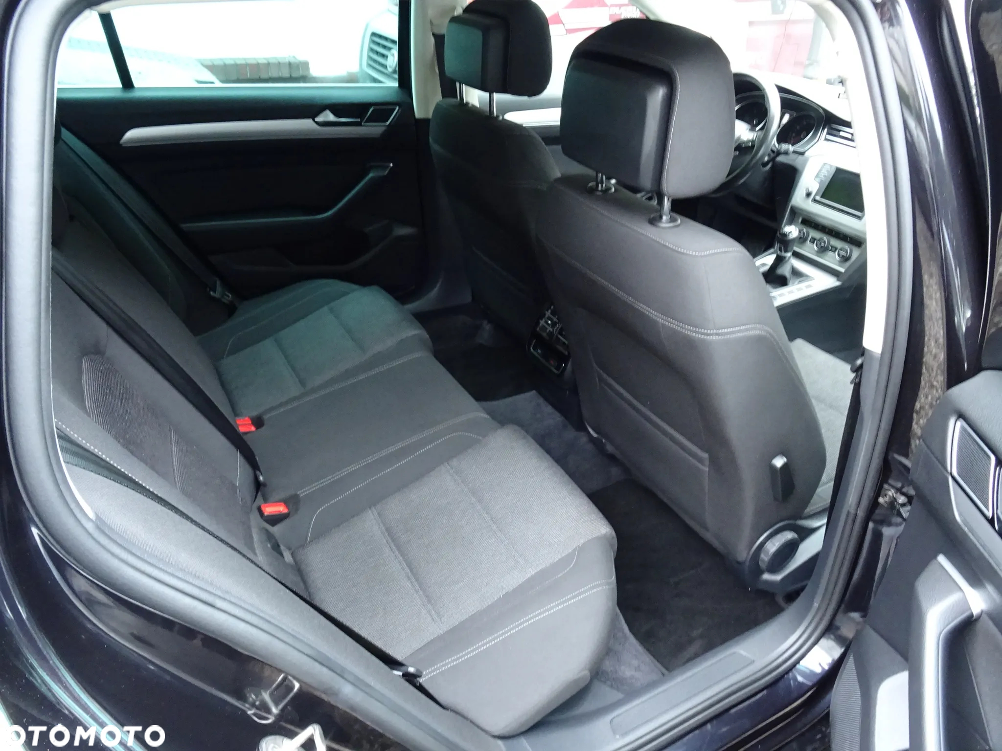 Volkswagen Passat Variant 1.6 TDI (BlueMotion Technology) Trendline - 8