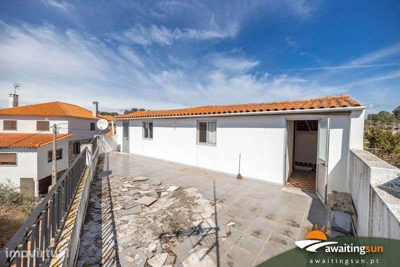 Grande Casa T7 com Potencial em Casteleiro - Grande imagem: 2/12