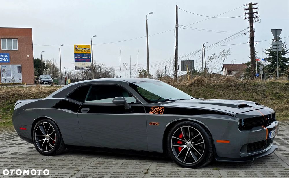 Dodge Challenger - 26