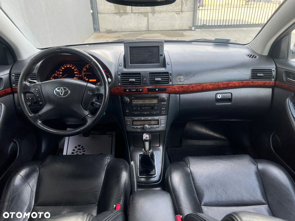 Toyota Avensis - 12