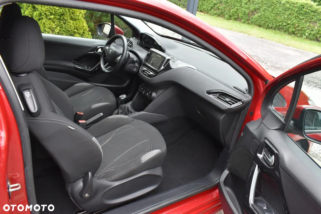 Peugeot 208 - 11