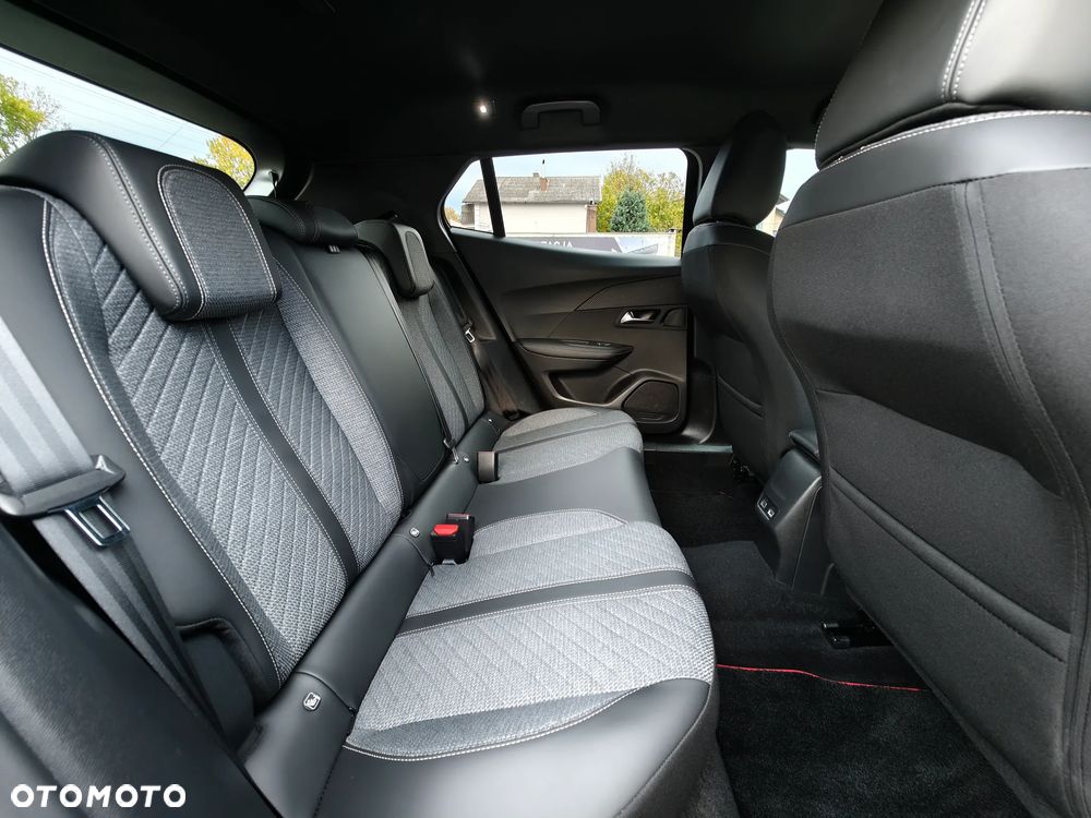 Peugeot 2008 PureTech 130 Allure S&S EAT8 - 33