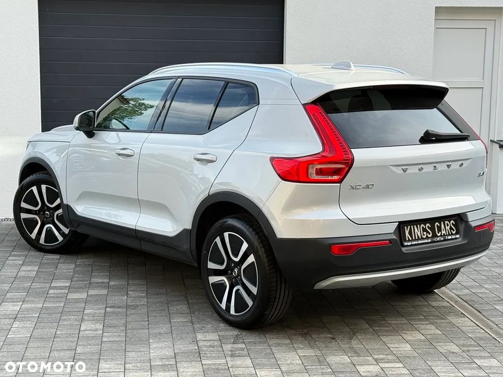 Volvo XC 40 B4 B AWD Geartronic Momentum Pro - 3