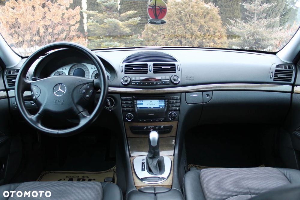 Mercedes-Benz Klasa E 240 4Matic Avantgarde - 25