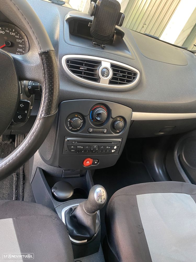 Renault Clio 1.2 16V Confort 130g - 10