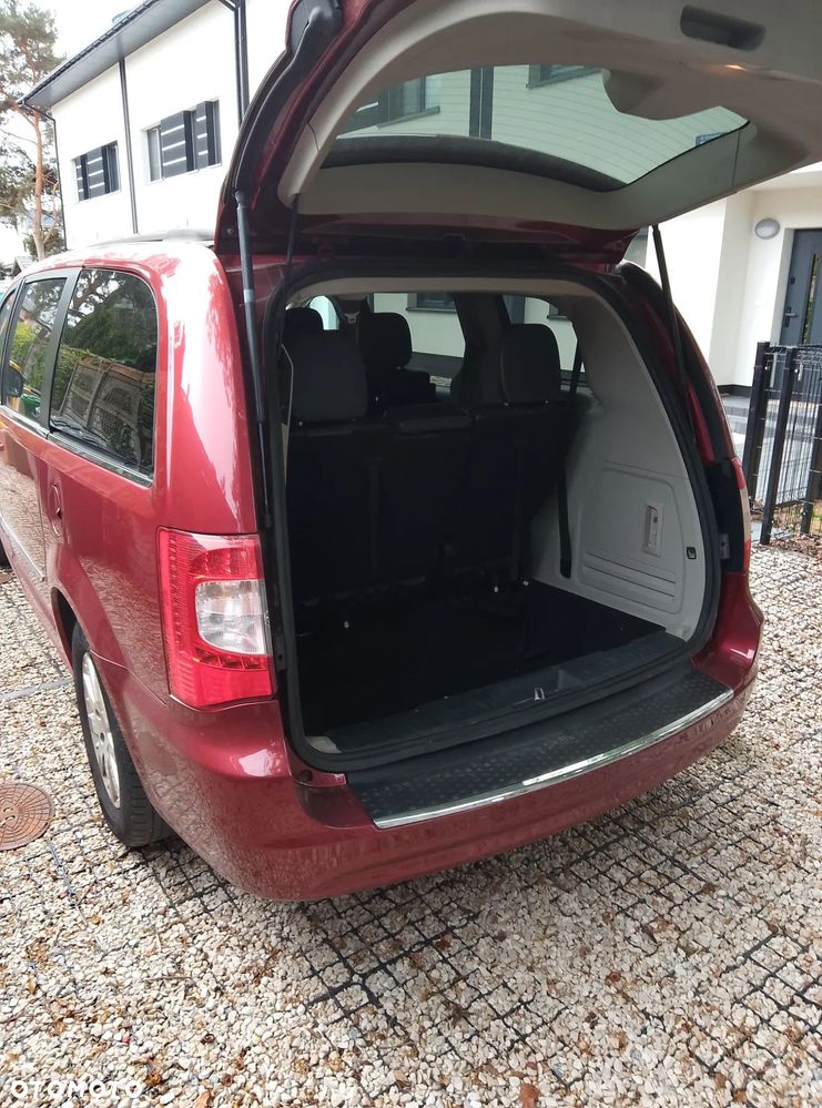Chrysler Town & Country - 3