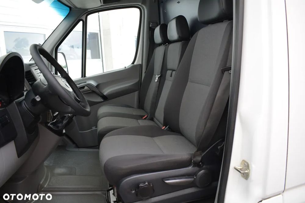 Volkswagen CRAFTER 35 2.0TDI - 29