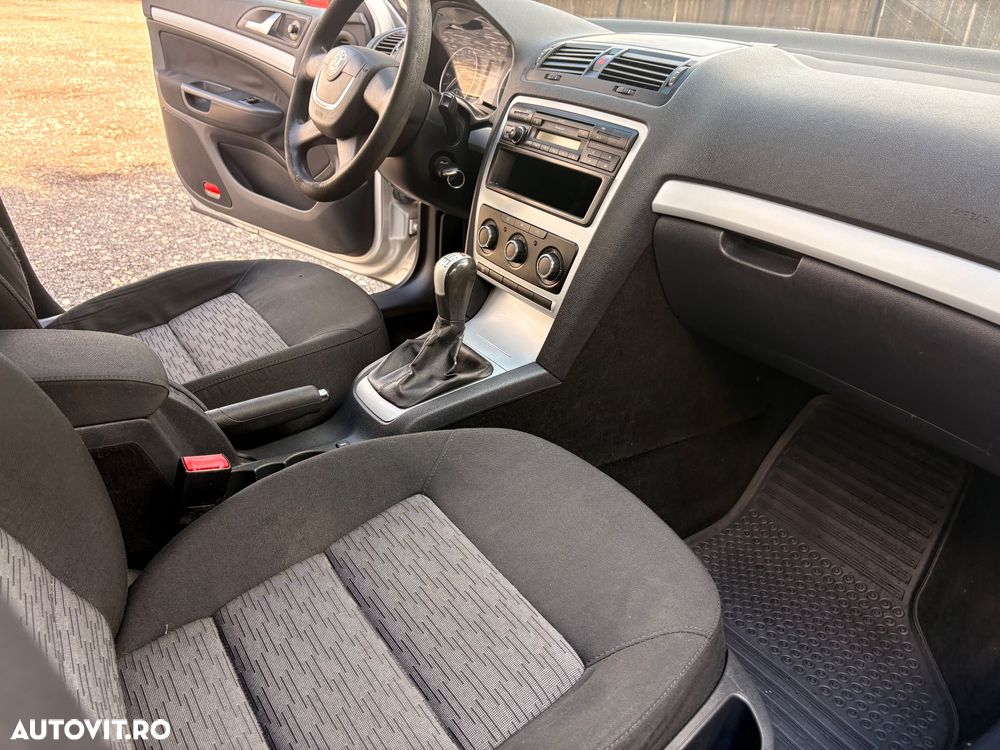 Volkswagen Golf 1.9 TDI BlueMotion Comfortline - 7