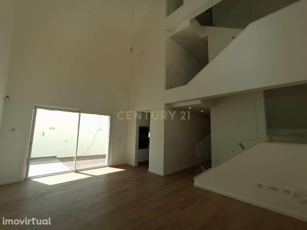 Moradia geminada no centro da Costa da Caparica - Grande imagem: 2/39