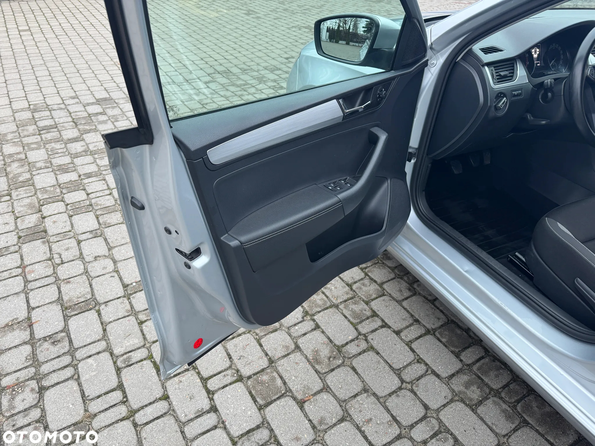 Skoda RAPID - 12