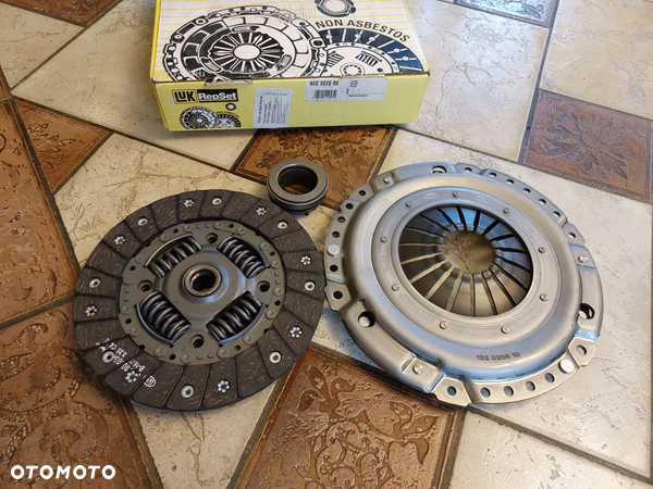 Zestaw sprzęgła  sprzęgło z łożyskiem wyciskowym (220mm) OPEL ASTRA F, CALIBRA A, VECTRA B 1.6/1.8/2.0 08.89-03.01