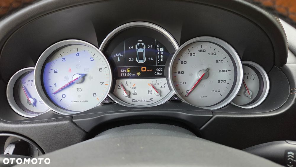 Porsche Cayenne Turbo S - 34