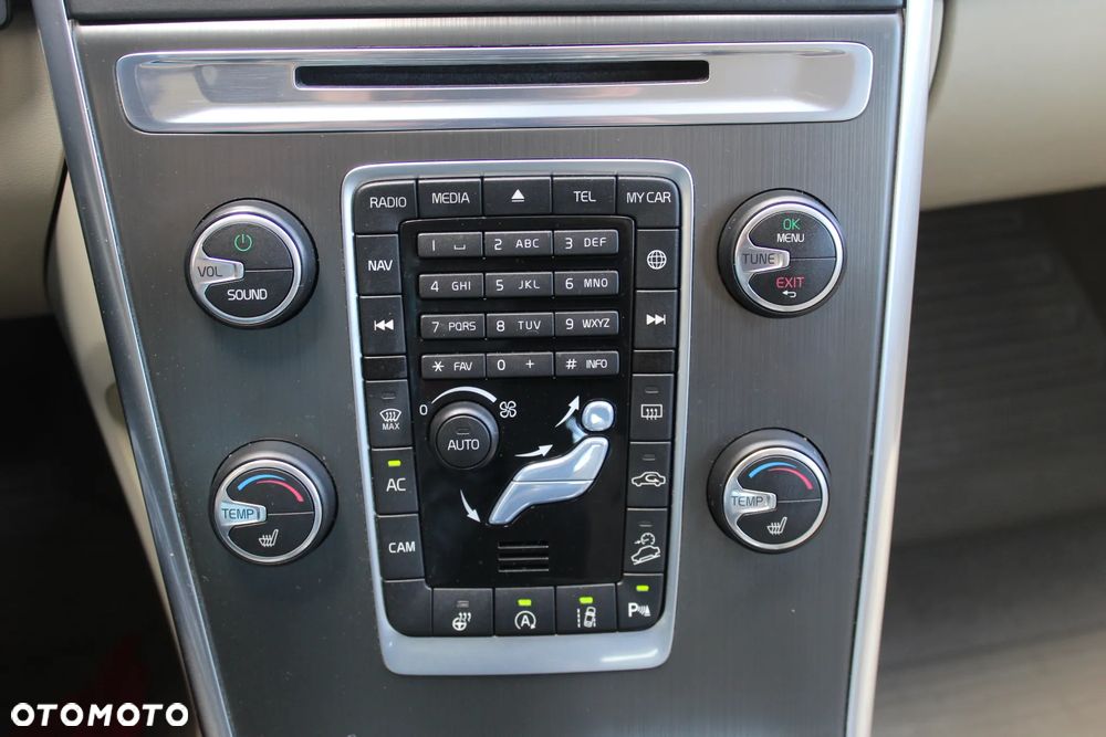 Volvo XC 60 D4 AWD R-Design Summum - 22