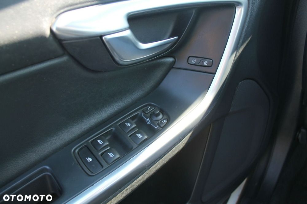 Volvo V60 Cross Country - 15