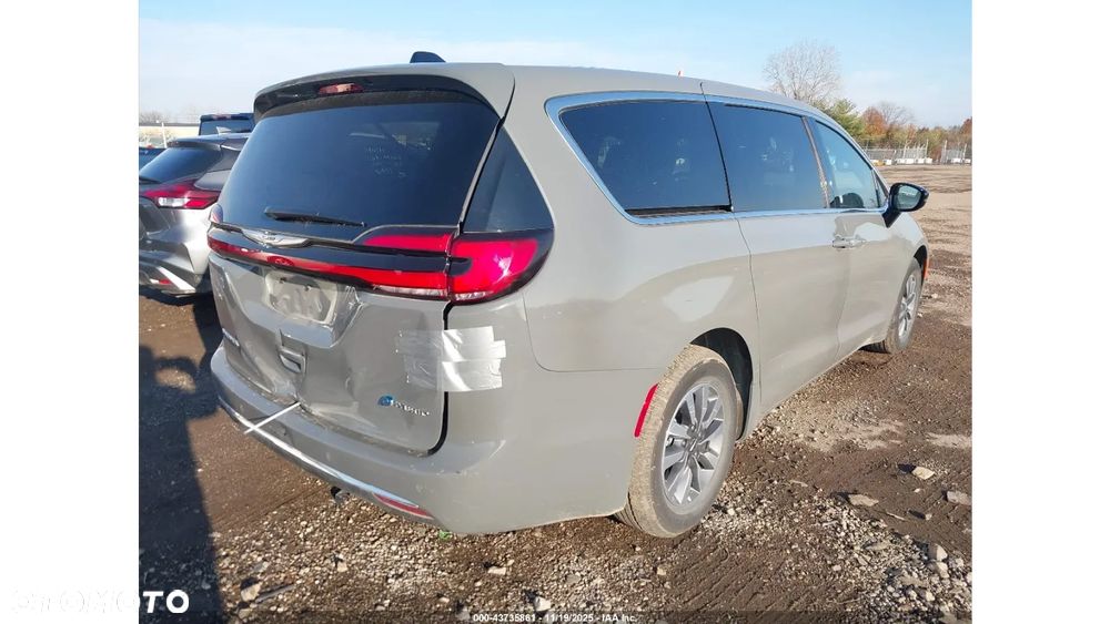 Chrysler Pacifica - 6