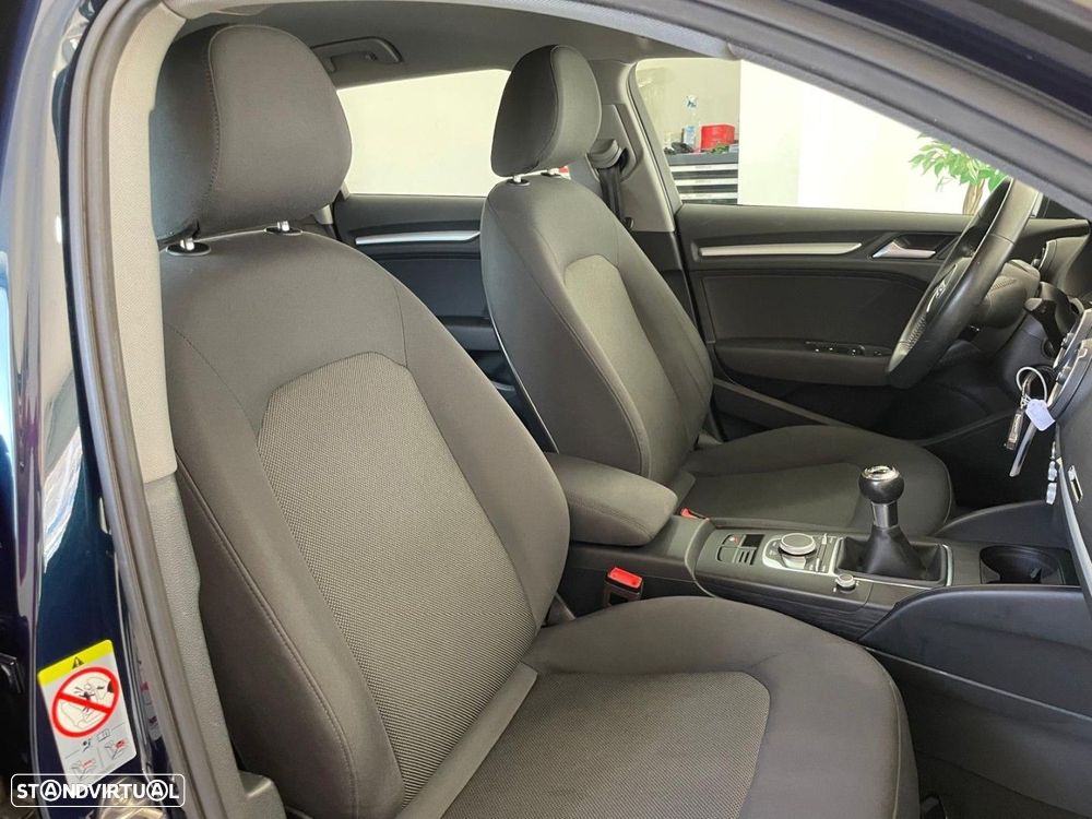 Audi A3 Sportback 30 TDI Design - 31