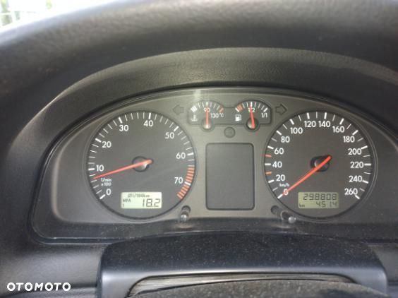 Volkswagen Passat 2.3 VR5 Comfortline - 10