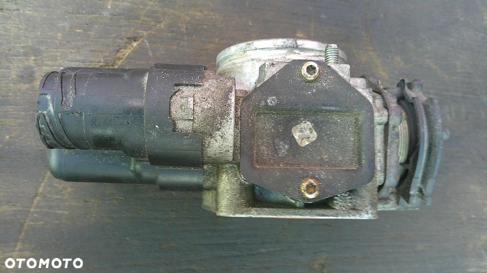 BMW E39 2.0  M52B20 PRZEPUSTNICA 13541433414 - 4