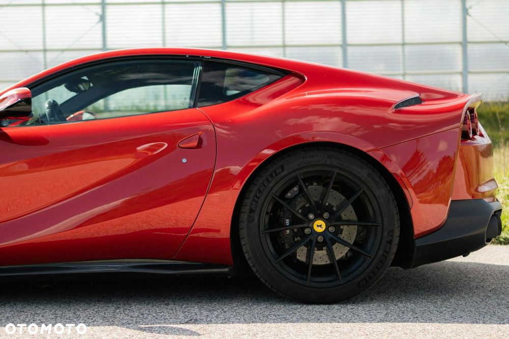 Ferrari 812 Superfast - 13