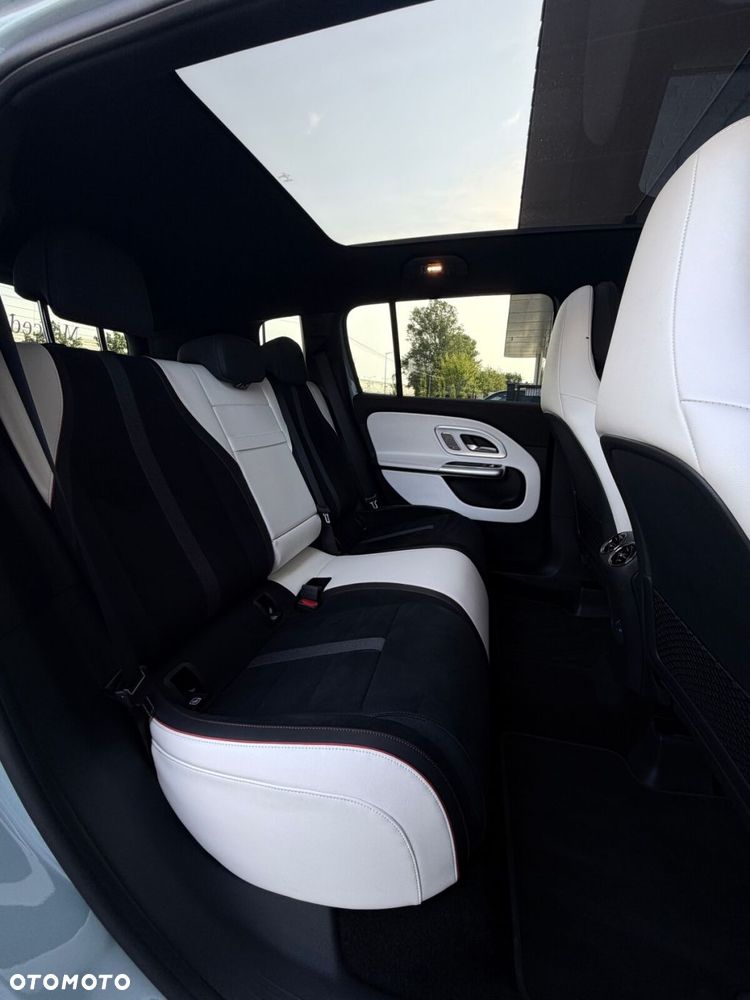 Mercedes-Benz GLB - 32