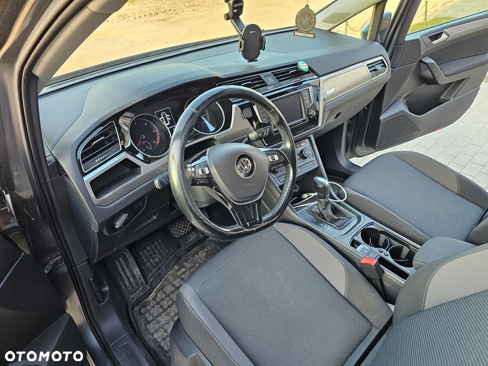 Volkswagen Touran - 6