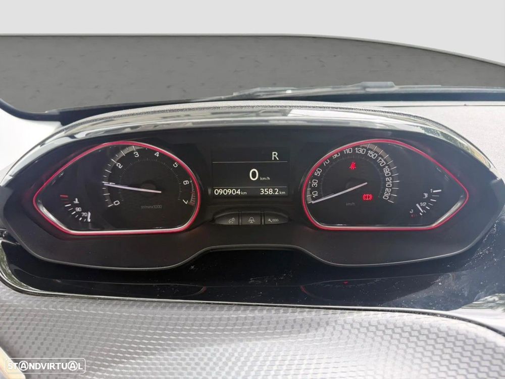 Peugeot 2008 1.2 PureTech GT Line EAT6 - 10