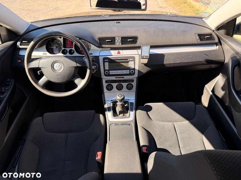 Volkswagen Passat 2.0 TDI Comfortline - 12