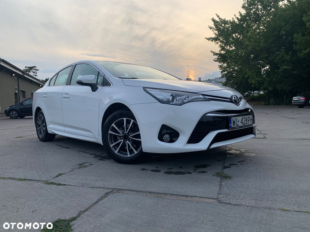 Toyota Avensis 1.6 Premium - 2