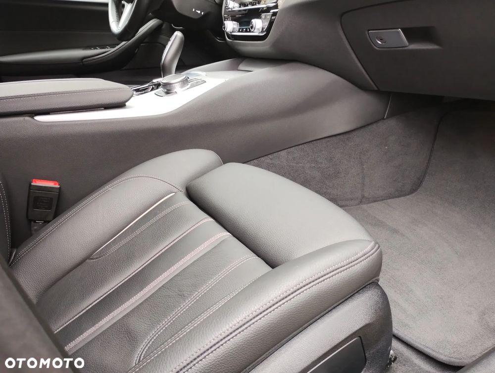 BMW Seria 5 520d Touring Luxury Line - 10