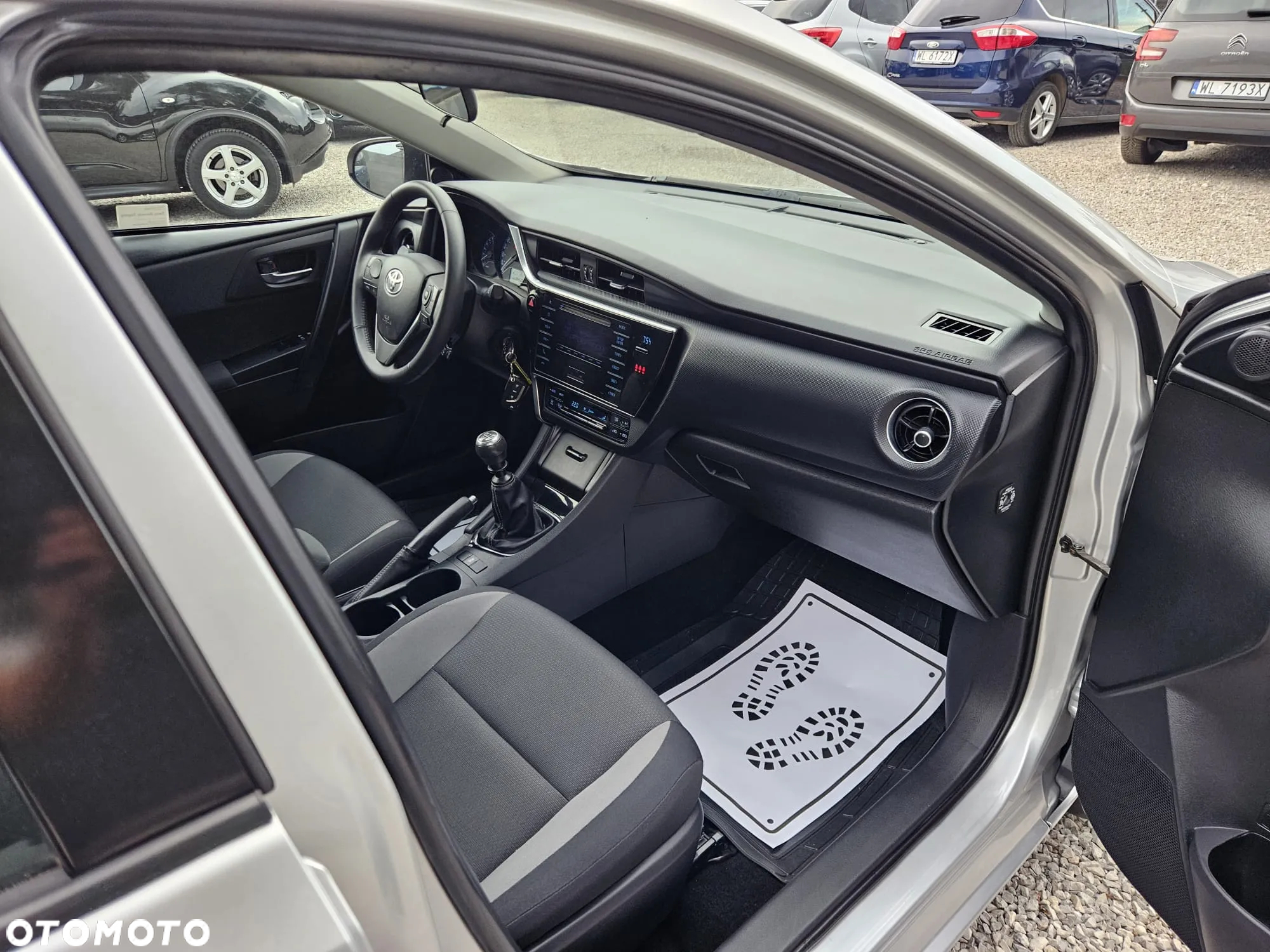Toyota Auris 1.6 Premium - 24