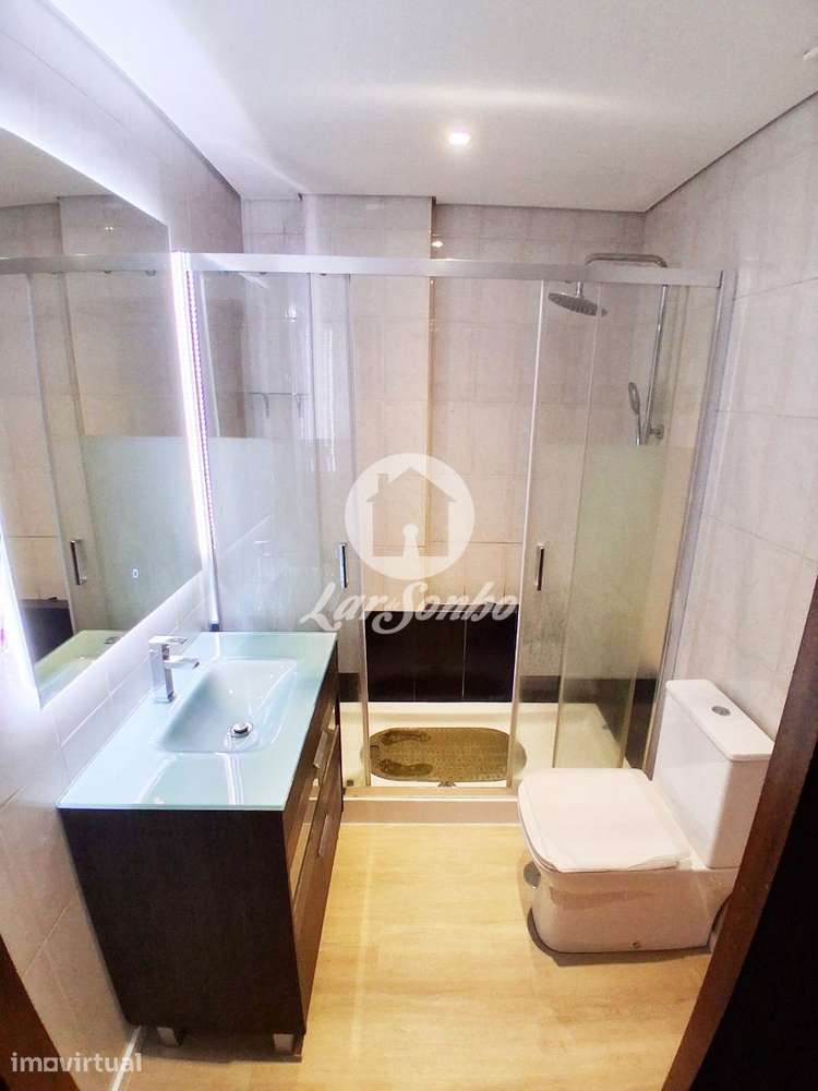 Apartamento T2, localizado, em Baguim do Monte, próximo ao metro da... - Grande imagem: 4/18