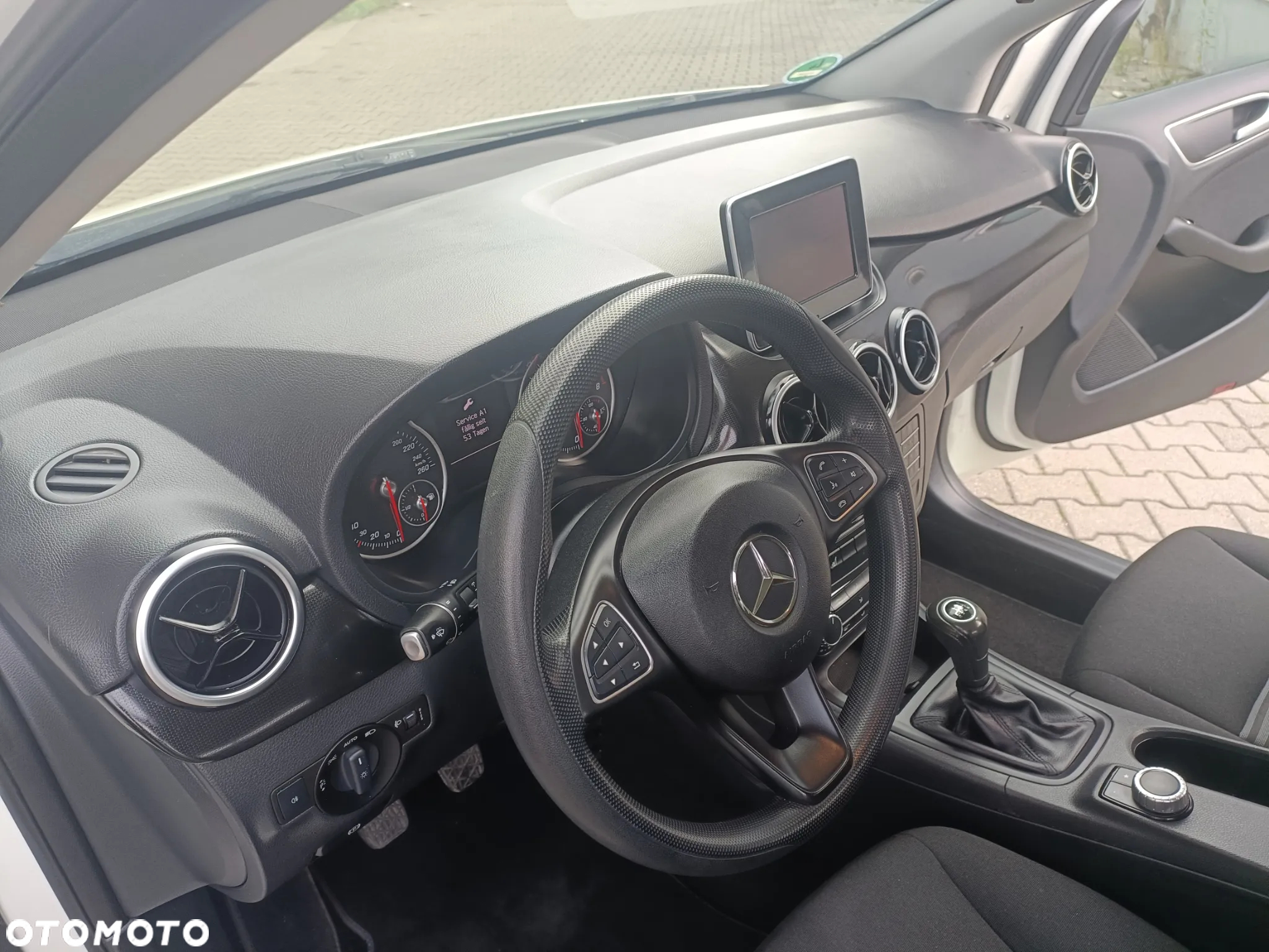 Mercedes-Benz Klasa B 180 Edition - 11