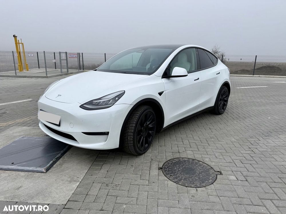 Tesla Model Y - 2