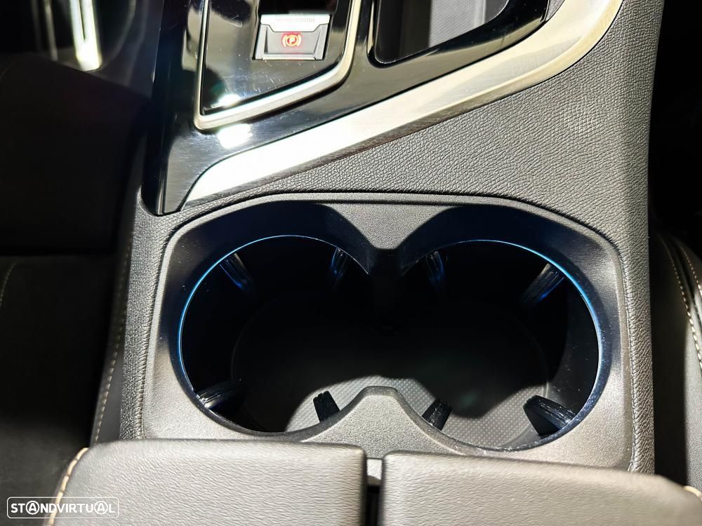 Peugeot 3008 1.6 Hybrid GT Pack e-EAT8 - 33